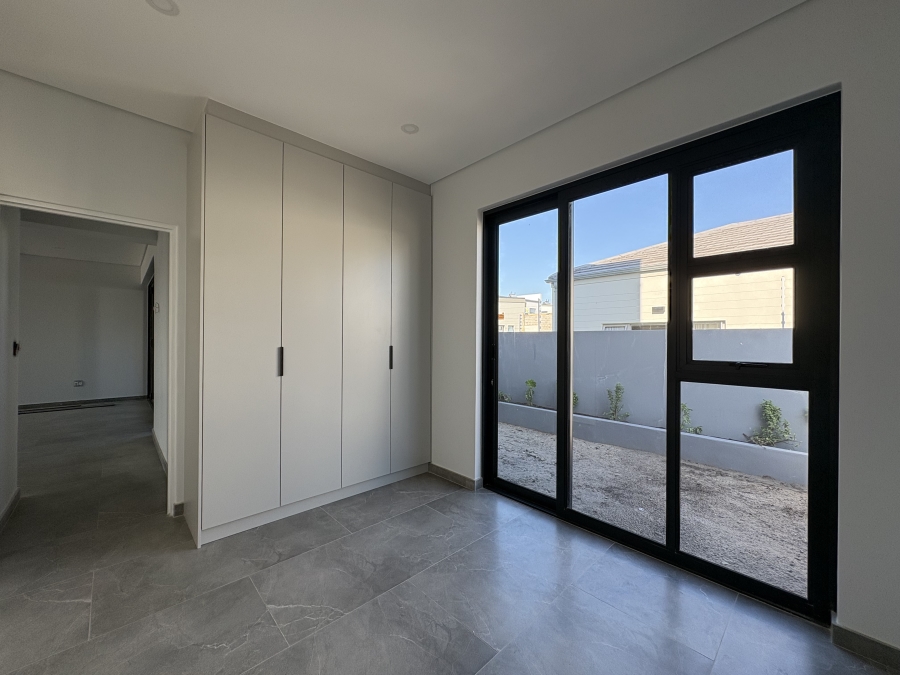 5 Bedroom Property for Sale in Sandown Western Cape